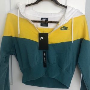 NWT Nike cropped sweatshirt xs
